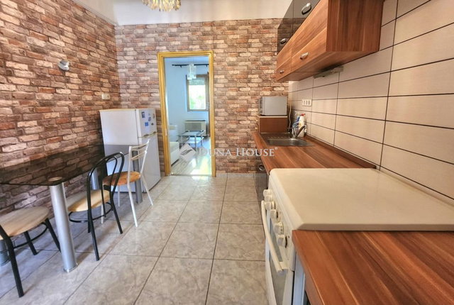 Kiadó téglalakás, albérlet, Pécsett, Kun utcában 140 E Ft / hó