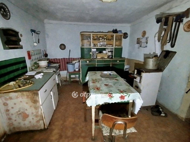 Eladó családi ház, Lippón 3.9 M Ft, 2 szobás