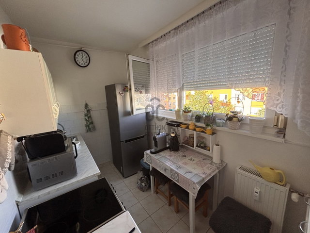 Eladó panellakás, Várpalotán, Körmöcbánya utcában 37.5 M Ft