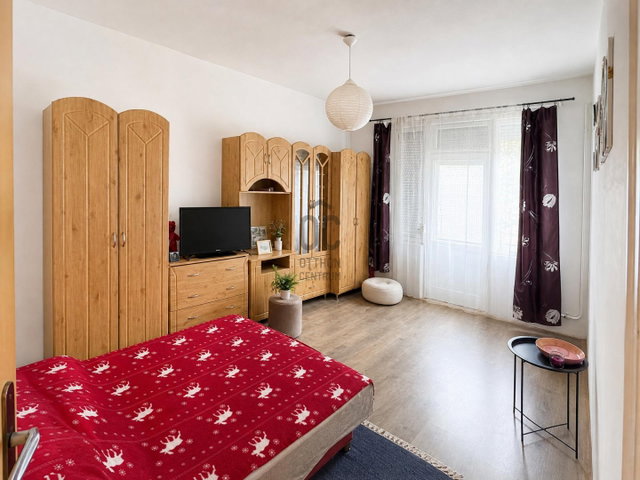 Eladó téglalakás, Pécsett 31 M Ft, 1 szobás
