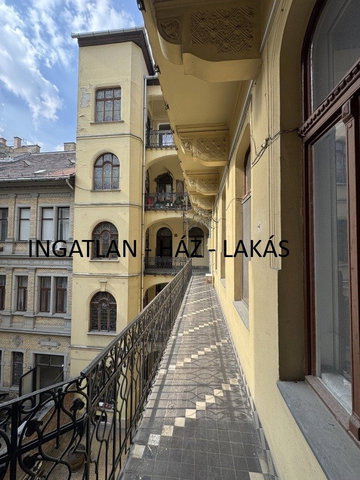 Eladó téglalakás, Budapesten, IX. kerületben, Ferenc körúton