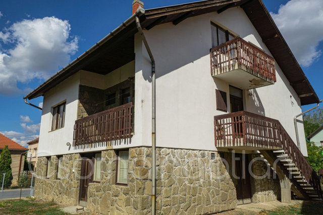 Eladó családi ház, Csornán 65 M Ft, 4 szobás