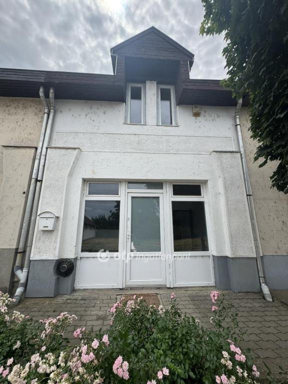 Üzlethelyiség · 3 hálószoba · 72 m² · 35.000.000 Ft
