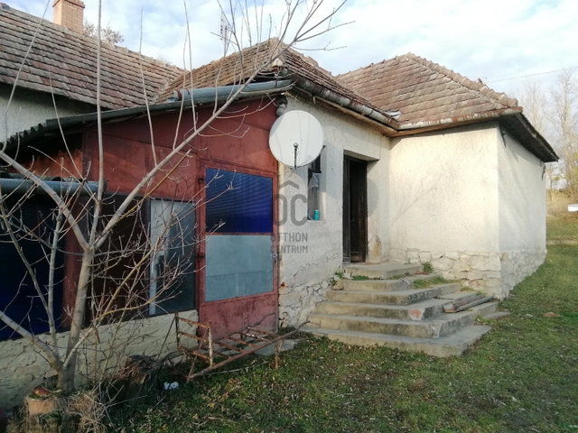 Eladó családi ház, Bezeréden 9.5 M Ft, 2 szobás
