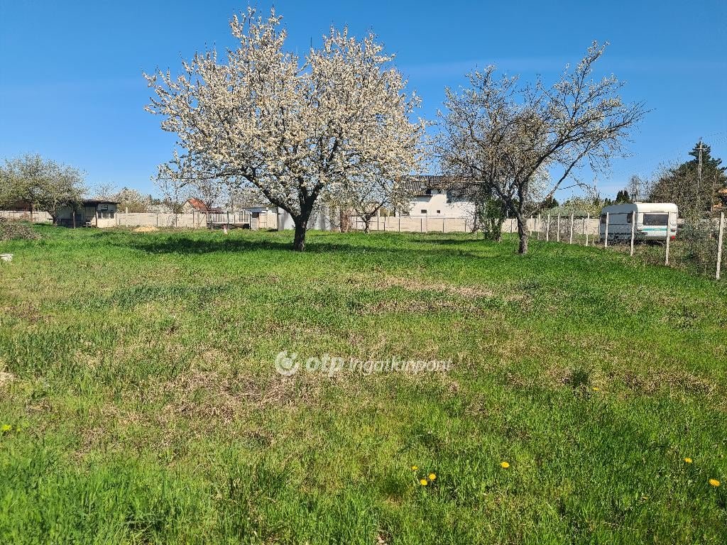 2272m² · 26.900.000 ft