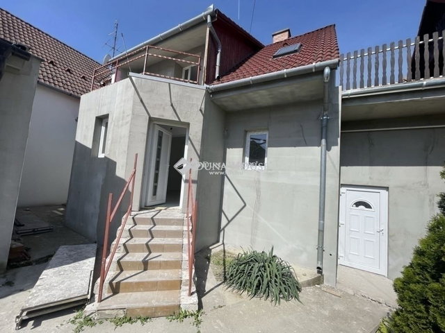Eladó családi ház, Kecskeméten 99.9 M Ft, 5 szobás