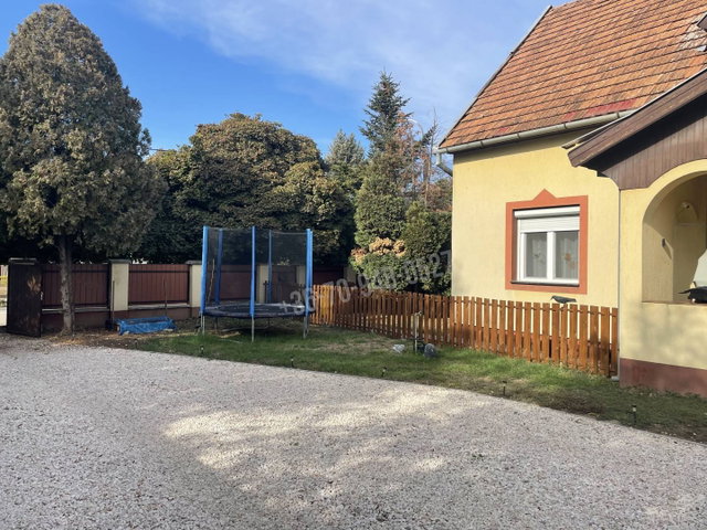 Eladó családi ház, Békéscsabán 64.9 M Ft, 5 szobás