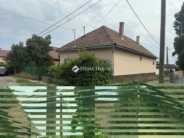 Eladó családi ház, Szentlőrinckátán 25.9 M Ft, 2 szobás