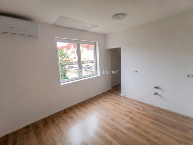 Eladó téglalakás, Budapesten, IV. kerületben, Zrínyi utcában