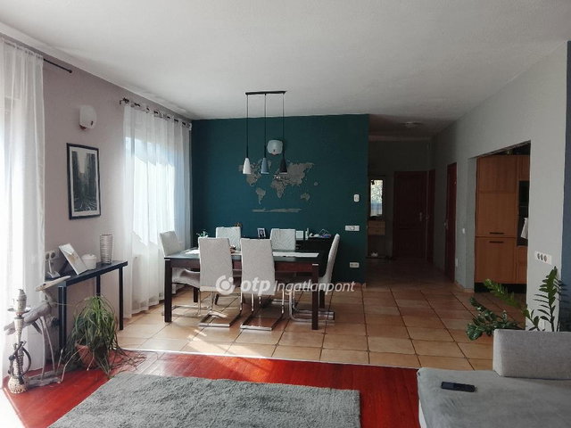 Eladó családi ház, Pomázon 250 M Ft, 6 szobás