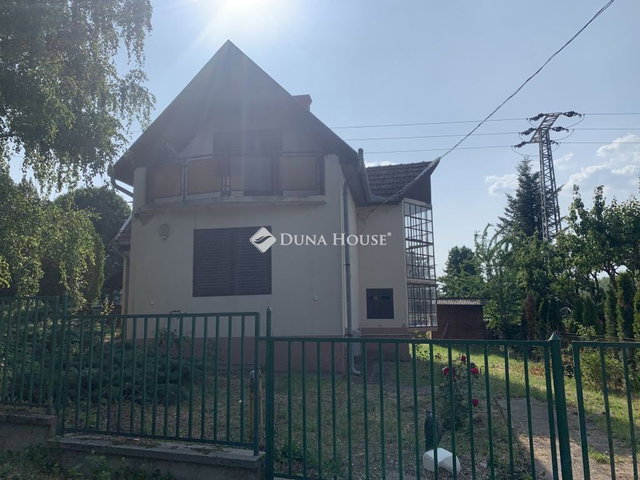 Eladó családi ház, Szolnokon 49.9 M Ft, 3 szobás