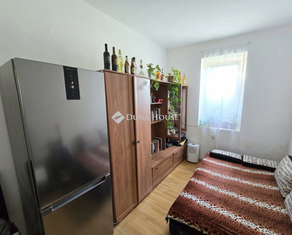 Eladó téglalakás, Győrött 44.99 M Ft, 2 szobás