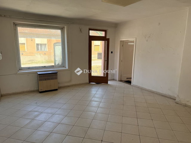 Kiadó üzlethelyiség, Pécsváradon 80 E Ft / hó