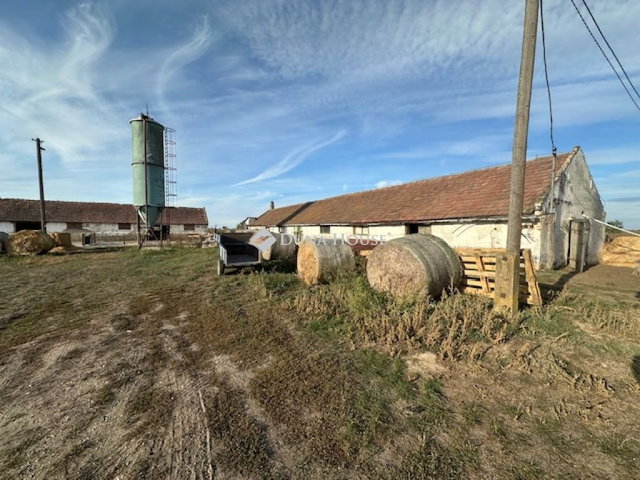 Eladó mezogazdasagi ingatlan, Mezőkomáromban 145 M Ft