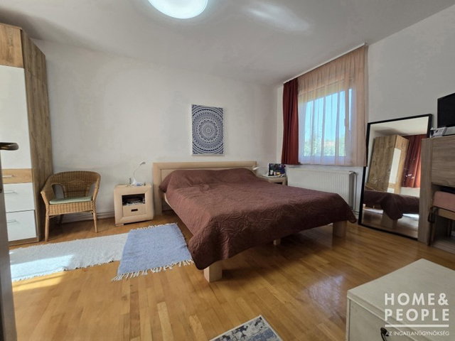 Eladó családi ház, Szegeden 95 M Ft, 4+1 szobás