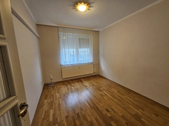 Eladó téglalakás, Csornán 83 M Ft, 3 szobás