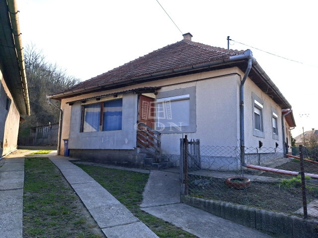 Eladó családi ház, Bényén 53 M Ft, 3 szobás