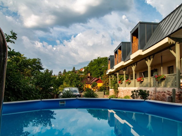 Eladó nyaraló, Balatonalmádiban 249.99 M Ft, 13 szobás