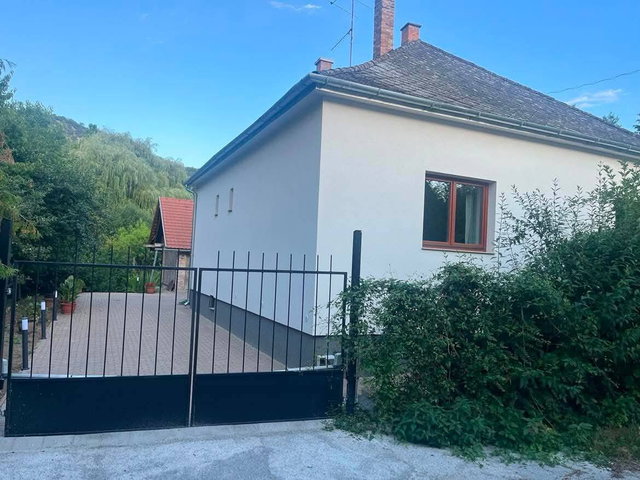 Eladó családi ház, Csobánkán 119.9 M Ft, 3 szobás