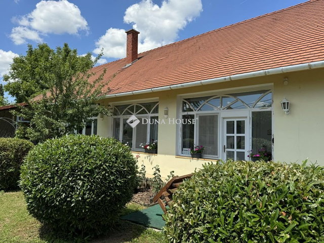 Eladó családi ház, Villányban 99 M Ft, 6 szobás