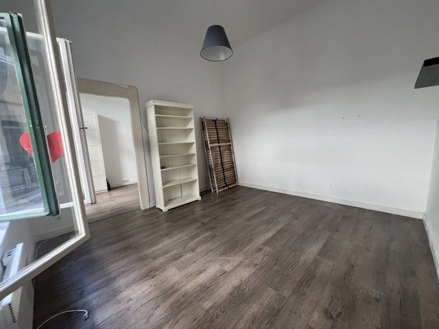 Eladó téglalakás, Budapesten, V. kerületben, Váci utcában