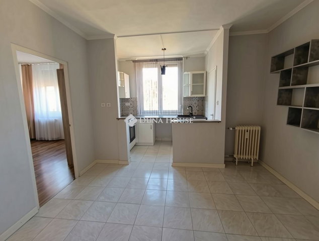 Eladó téglalakás, Mohácson 32 M Ft, 2 szobás