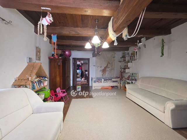 Eladó családi ház, Gannán 82.79 M Ft, 7 szobás