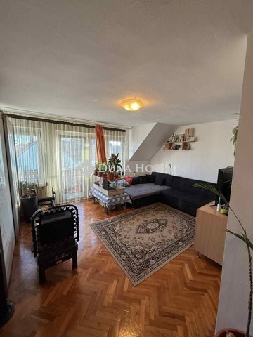 Eladó családi ház, Veszprémben 126.5 M Ft, 9 szobás