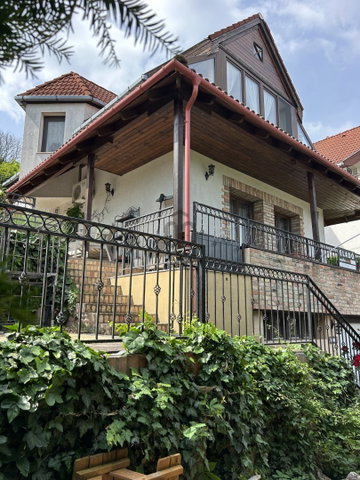 Eladó ikerház, Budapesten, II. kerületben 199 M Ft, 4 szobás