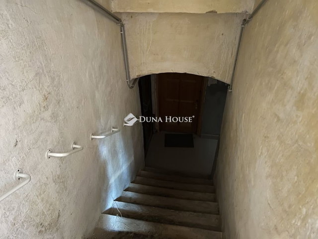 Kiadó ipari ingatlan, Pécsett, Báthory utcában 70 E Ft / hó