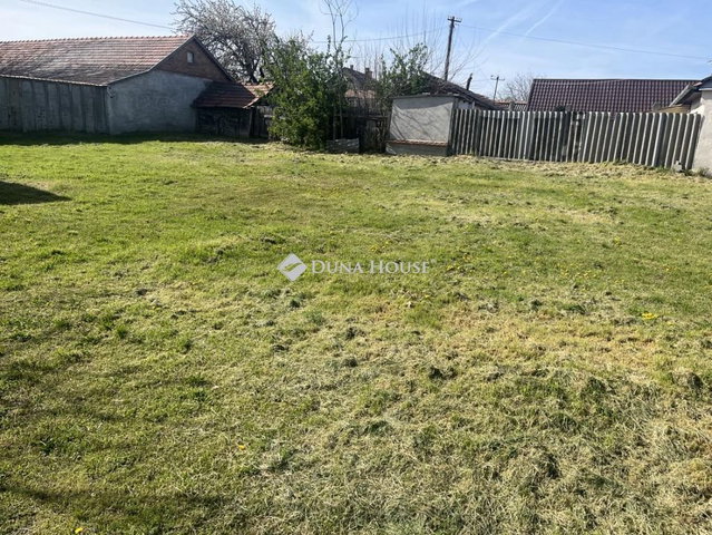 Eladó telek, Izsákon, Arany János utcában 7.8 M Ft