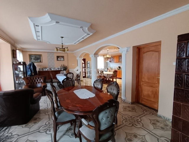 Eladó családi ház, Szegeden 92 M Ft, 5 szobás