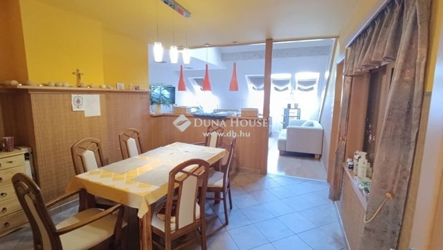 Eladó téglalakás, Mohácson 81 M Ft, 5 szobás