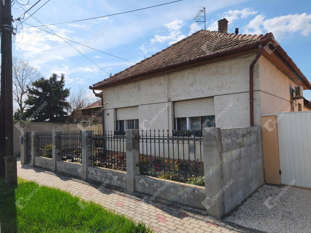 Eladó családi ház, Makón 68 M Ft, 5 szobás