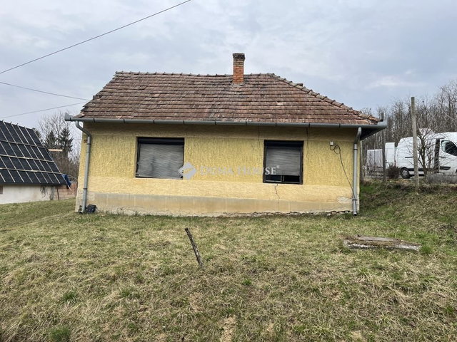 Eladó családi ház, Gyűrűsön 12 M Ft, 4 szobás