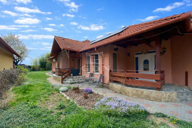 Eladó családi ház, Tárnokon 144.99 M Ft, 5 szobás