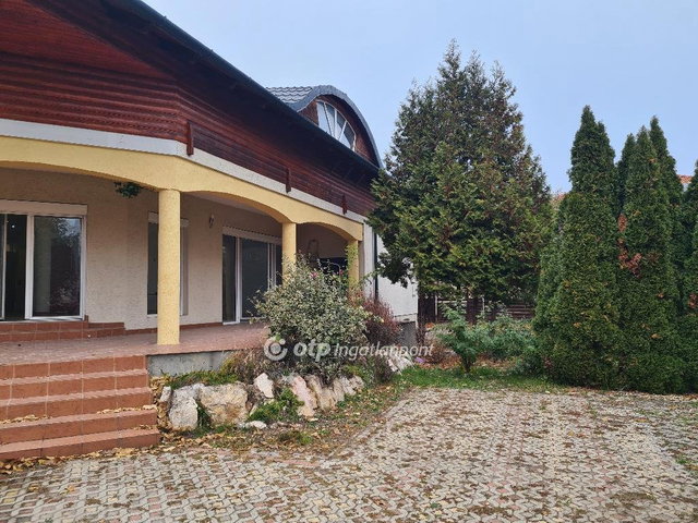 Eladó családi ház, Budapesten, XVIII. kerületben 260 M Ft