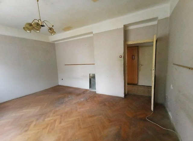 Eladó téglalakás, Szolnokon 16.5 M Ft, 2 szobás