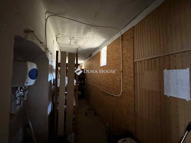 Eladó üzlethelyiség, Szakályon 17.9 M Ft, 4 szobás