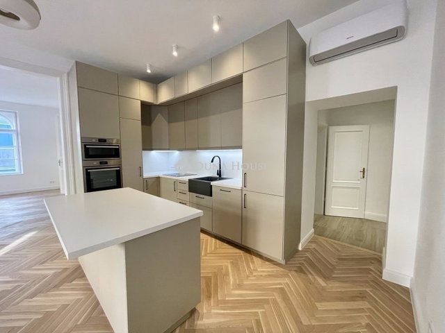 Eladó téglalakás, Budapesten, VI. kerületben 184.9 M Ft