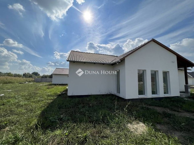 Eladó családi ház, Ráckevén 87.9 M Ft, 4 szobás
