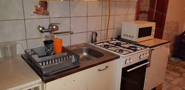 Eladó családi ház, Tiszaföldváron 6.5 M Ft, 2 szobás