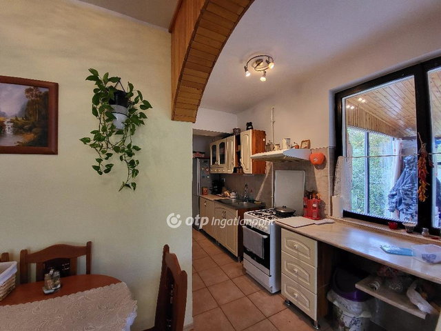 Eladó családi ház, Kőröshegyen 85 M Ft, 6+1 szobás