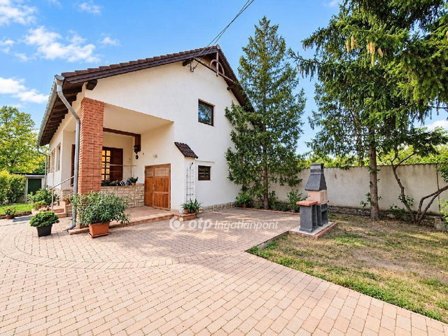 Eladó családi ház, Veszprémben 96 M Ft, 3 szobás