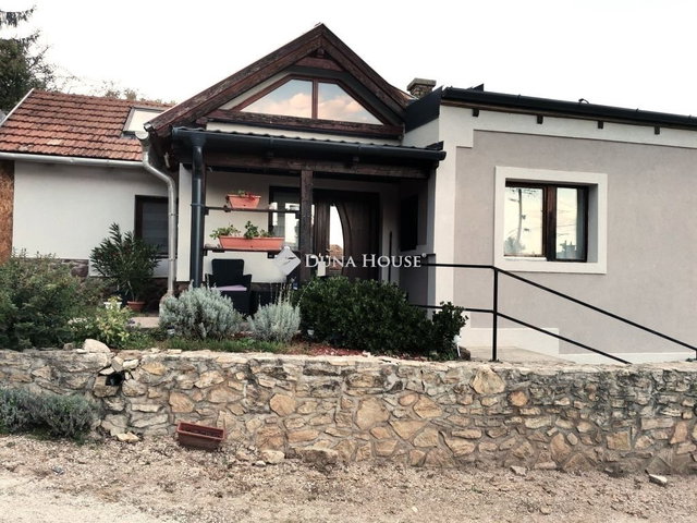 Eladó családi ház, Balatonalmádiban 78 M Ft, 2 szobás