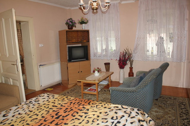 Eladó családi ház, Kapuváron 20.9 M Ft, 1+1 szobás