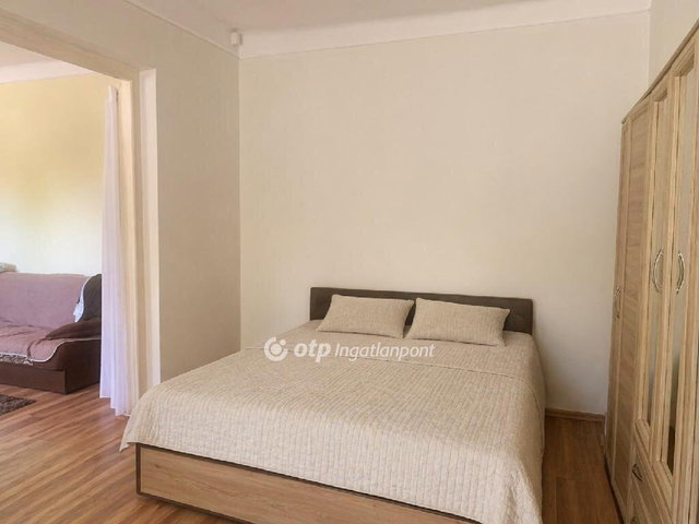 Eladó családi ház, Vecsésen 90 M Ft, 4 szobás