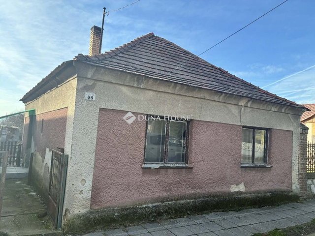 Eladó családi ház, Szentlőrincen 22 M Ft, 2 szobás