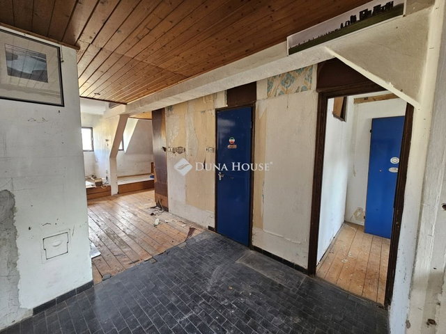 Eladó téglalakás, Esztergomban 72 M Ft, 3 szobás