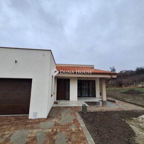 Eladó ikerház, Tinnyén 124.9 M Ft, 4 szobás